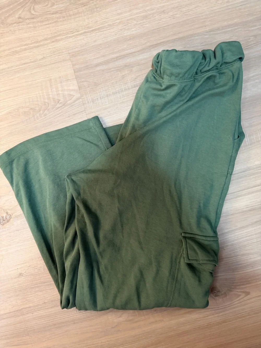 Woman Within Olive Green Pull on Knit Cargo Pants. Sz M